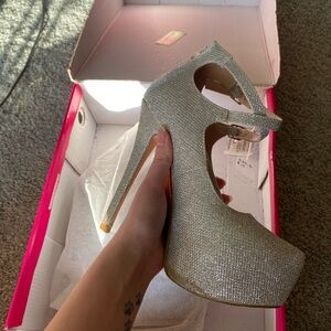 Elegant Silver High Heel Women's Shoes